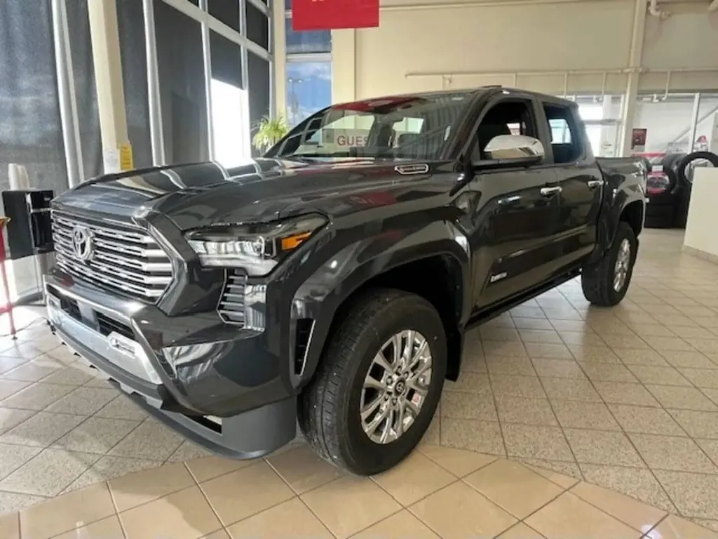 Toyota Tacoma TRD PRO Limited Hybrid 2026 vue avant avec jantes 18 pouces et phares Full LED