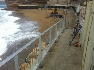 REALISATION ET MISE EN PLACE DE GARDE CORPS DE SECURITE D'ESCALIER POUR PASSAGE PIETONS EN ALUMINIUM A MARSEILLE