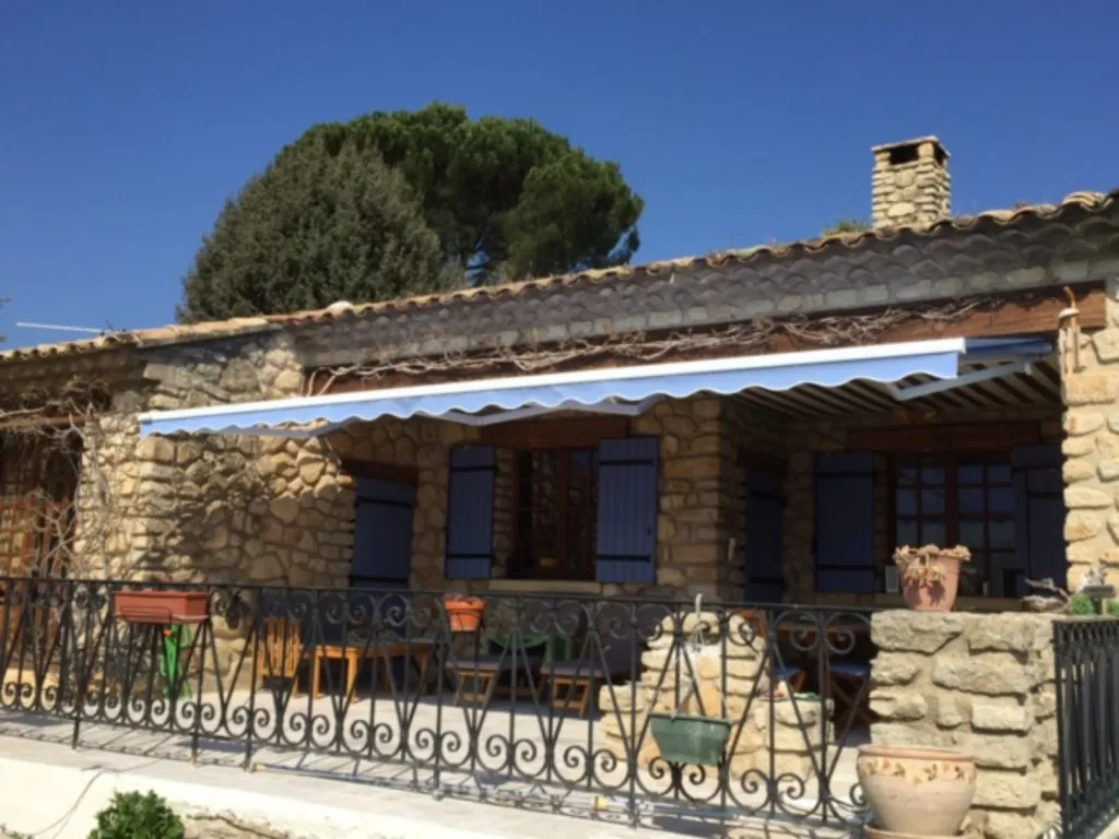 pose de store banne sur Gargas