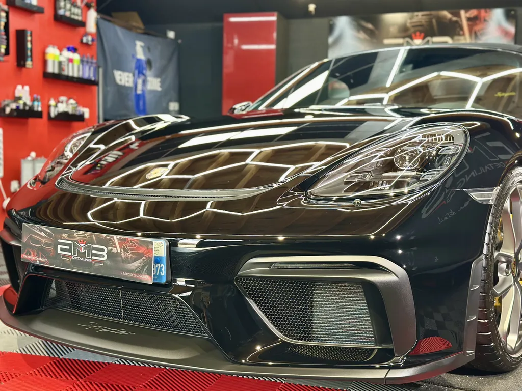 Traitement céramique by EMB DETAILING spécialiste Porsche sur Lyon 