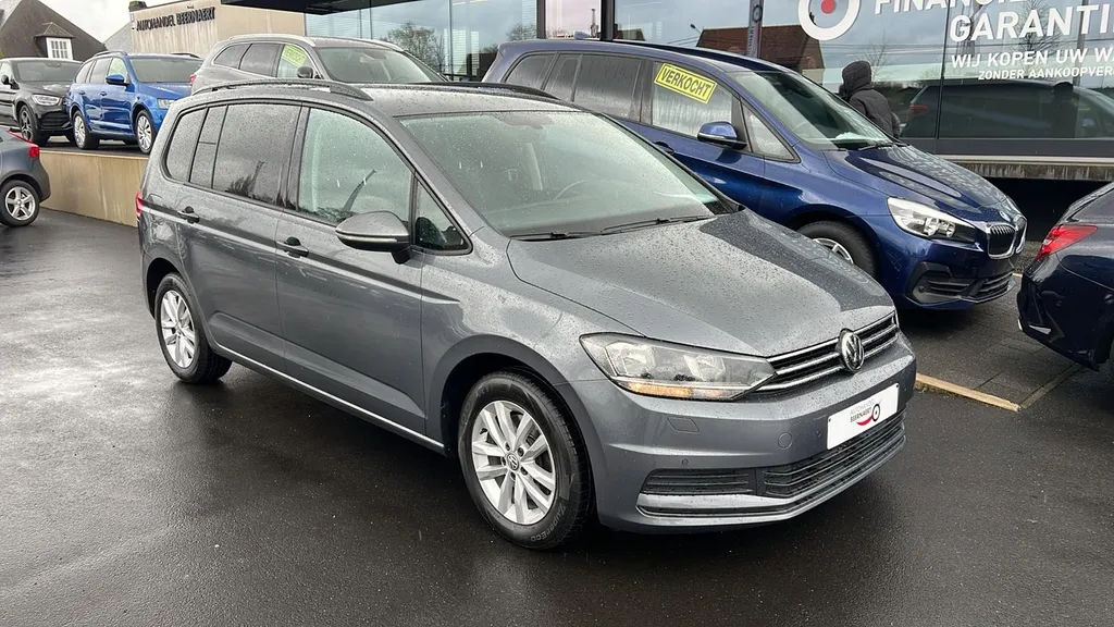 Volkswagen Touran 5 places importé d’Allemagne par Asphalte Diffusion à Bordeaux avec historique complet