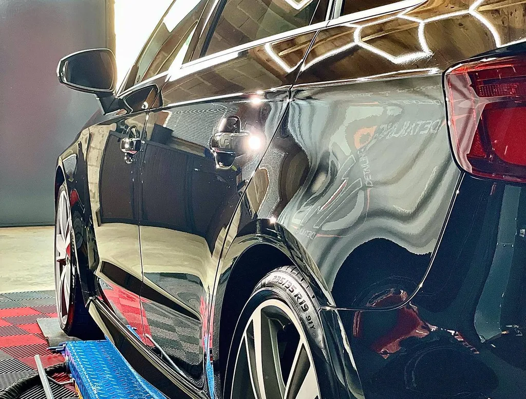 Rénovation de carrosserie abimée et rayée d'une Audi RS3 à La Tour de Salvagny