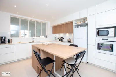 ARMONY YOTA PLAQUÉ OLMO – HACKER LUNA MAX LAQUÉ BLANC & DEKTON REM