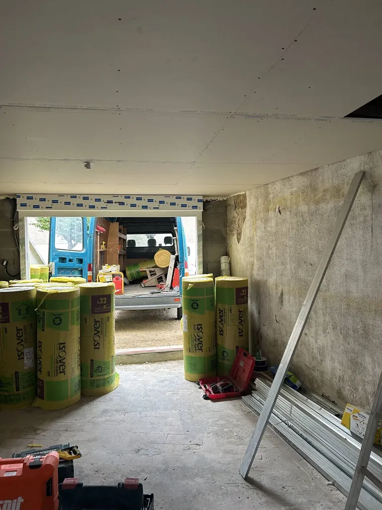 Maison avant travaux d’isolation thermique intérieure avec murs non isolés