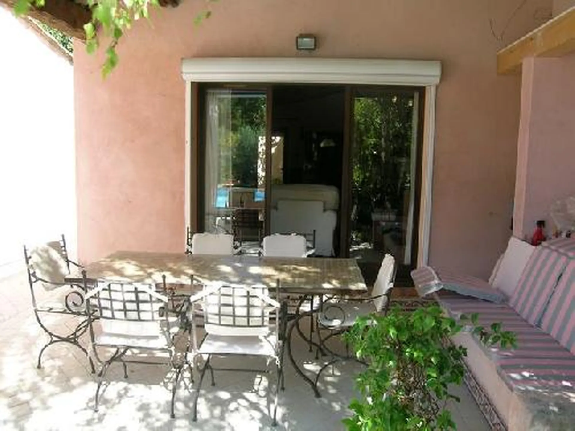 Vente maison Roquefort La Bédoule dans quartier recherché avec studio et maison d'invités