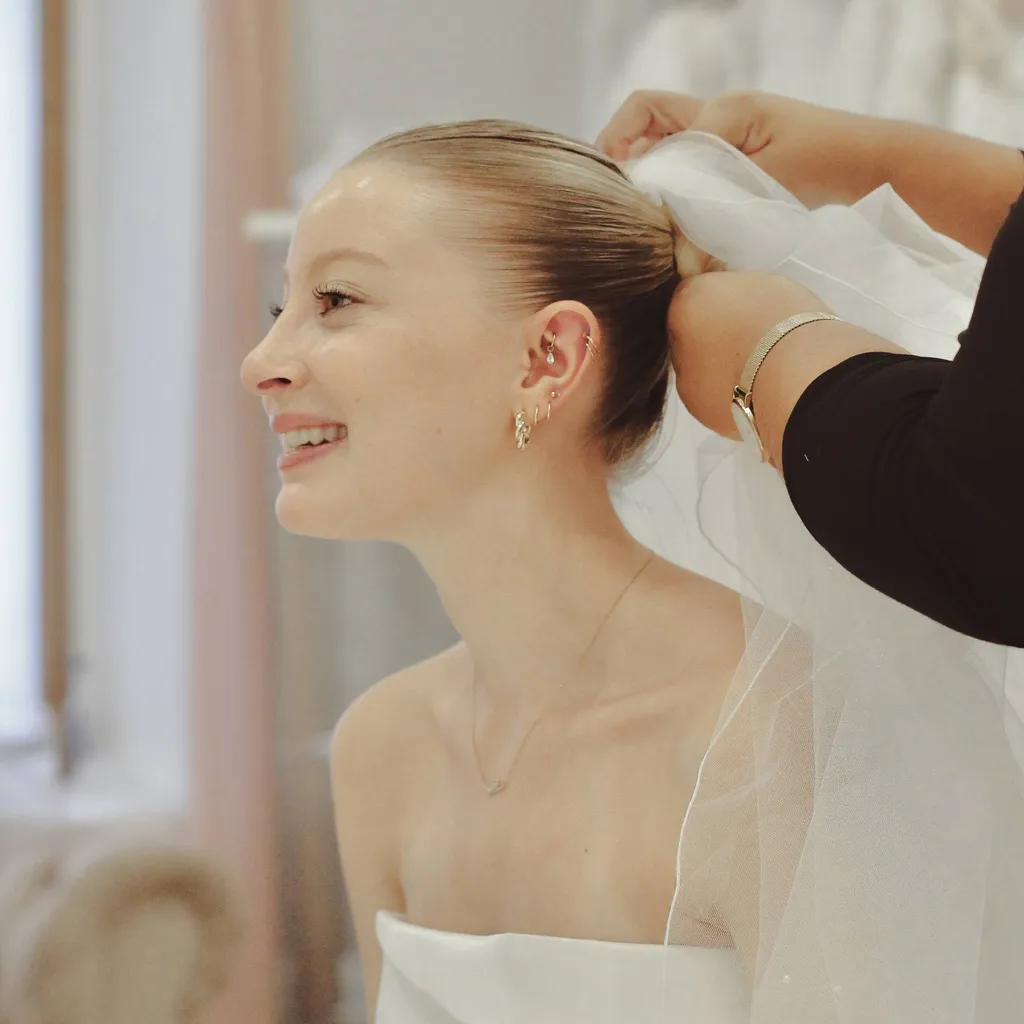 Essayage d’une robe de mariée à Marseille 