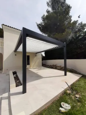 Installation de Pergola avec Baies Coulissantes par Pergola Riviera à Fayence