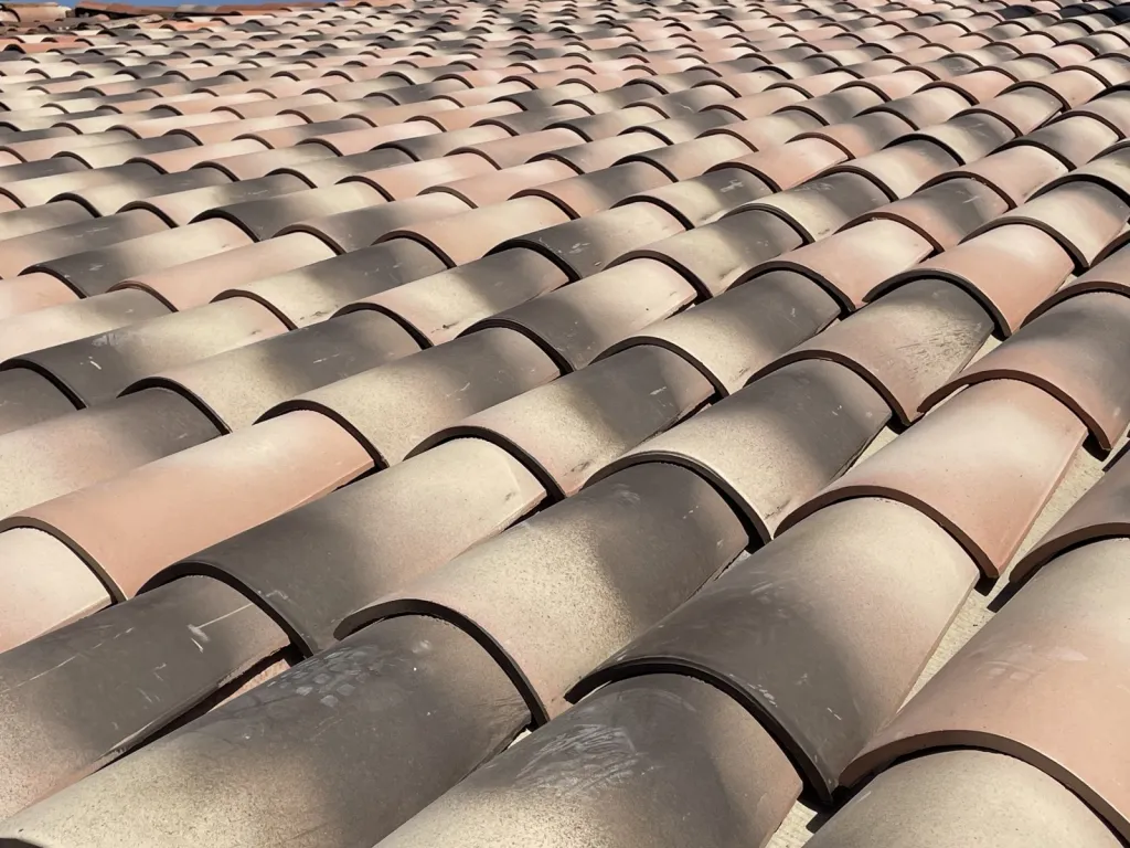 Couvreur pour changement de toiture de maison suite à de multiples fuites à Aix les Milles 13290