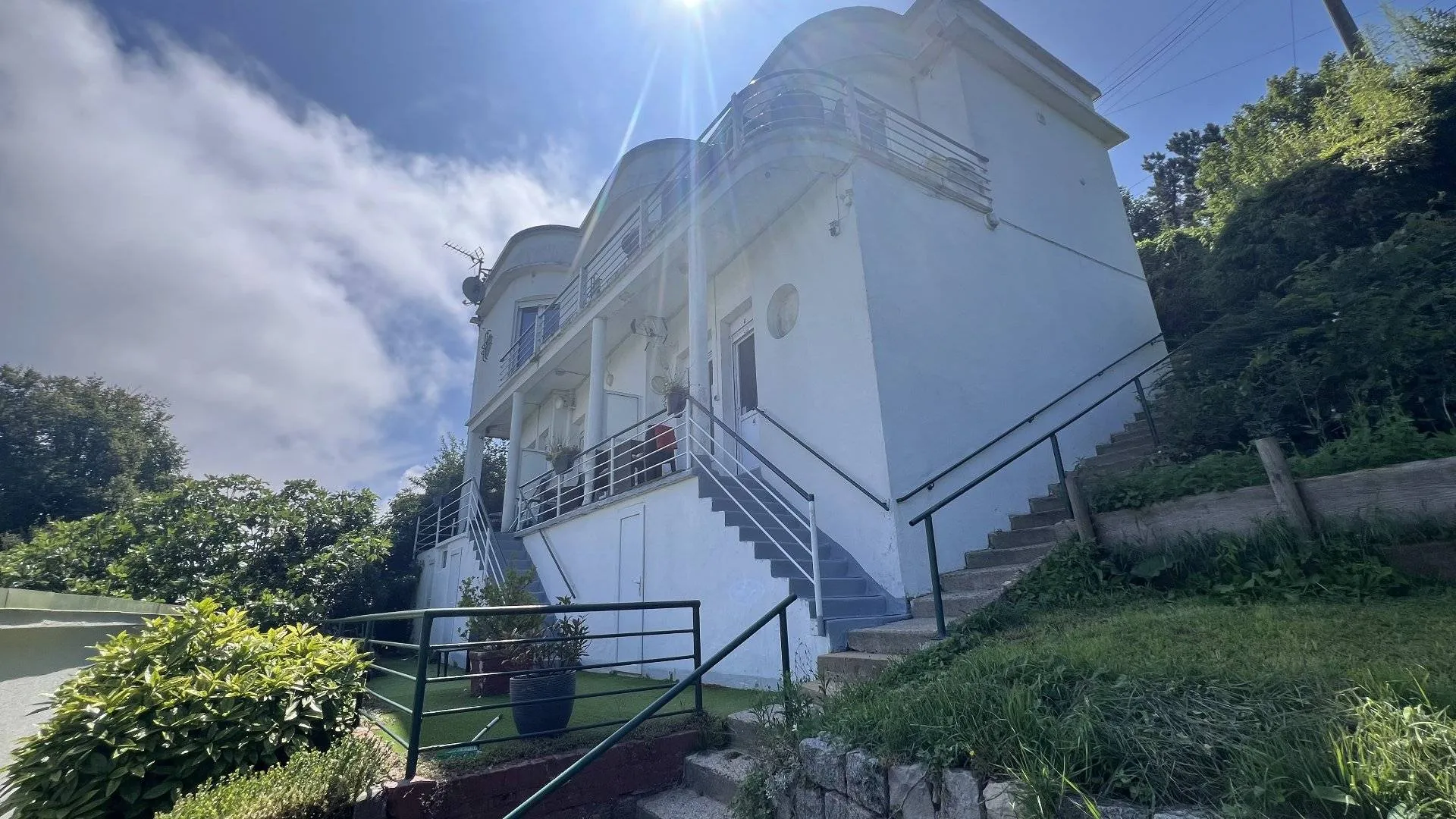 Maison d’architecte 131,5m² avec roof-top et vue panoramique mer, 4 gîtes, annexe à rénover, chalet et garages, idéale chambres d’hôtes au Tréport 76470.