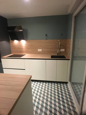 plan cuisine effet bois avec crédence