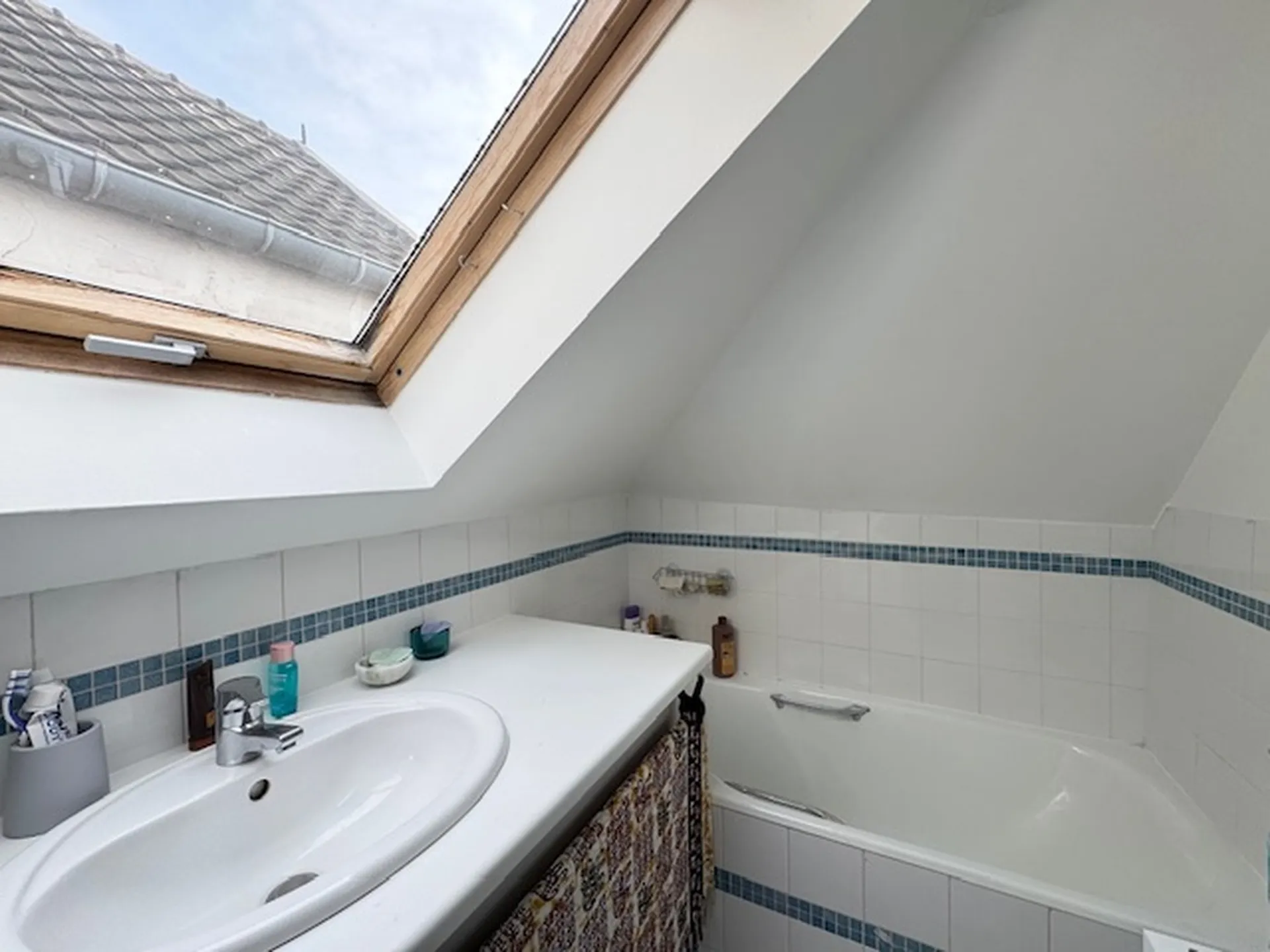 Grand appartement de 136M² avec un studio indépendant dans le centre ville Saint Germain En Laye .