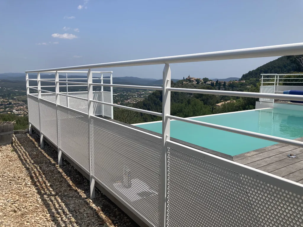 Fabrication et pose de garde-corps acier dans le Var