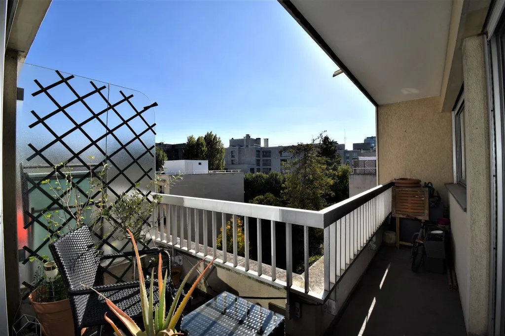 92200 Neuilly à vendre 3 Pièces avec balcon et parking