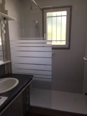 Remplacement baignoire par douche sénior sécurisée à Tassin-la-Demi-Lune, Rhône (69)