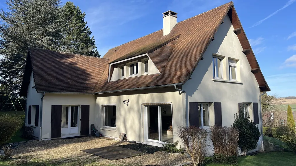 Maison d'Architecte, située à pont-et-Marais de 197 m², Parc paysager de 2 552 m² avec bois privatif