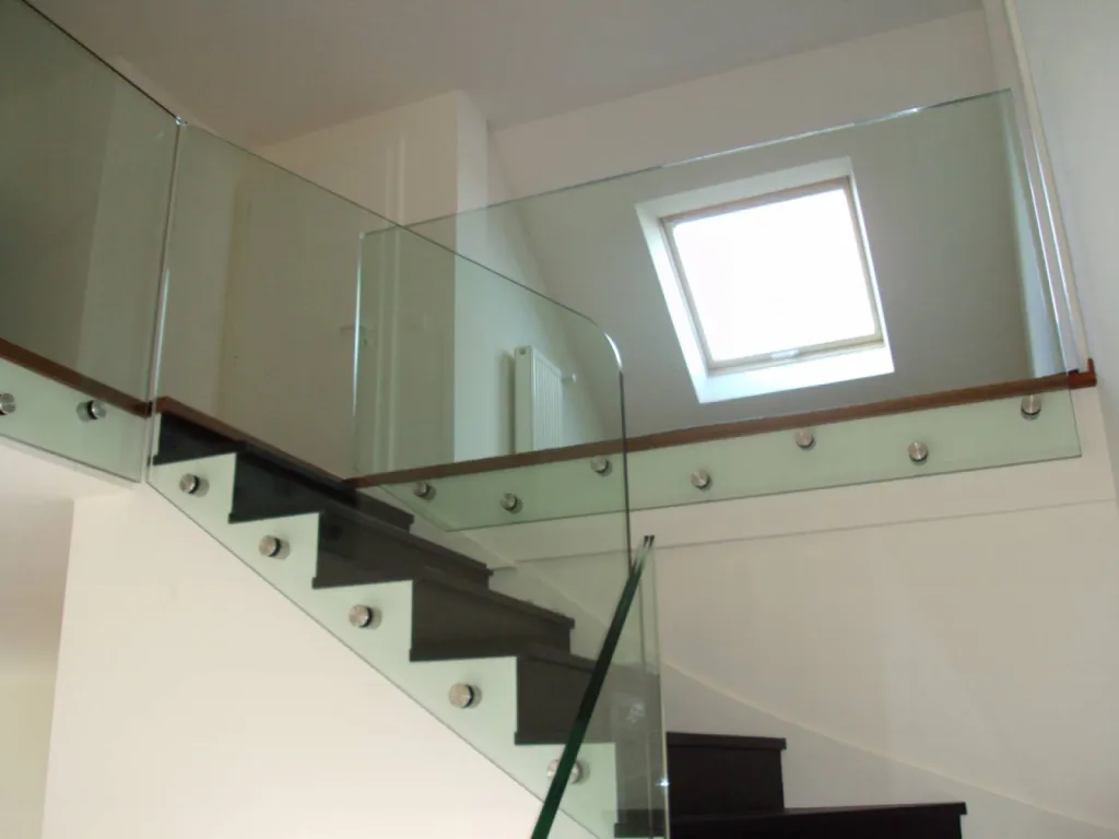 Fabrication et pose de garde corps en verre pour piscine près de Maussane les Alpilles