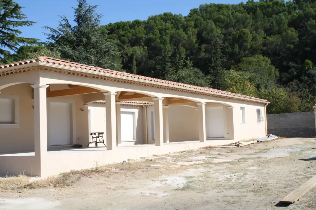 Gouttières G325 aluminium ivoire à Orange (vaucluse) Gouttières G325 aluminium ivoire à Orange (vaucluse)