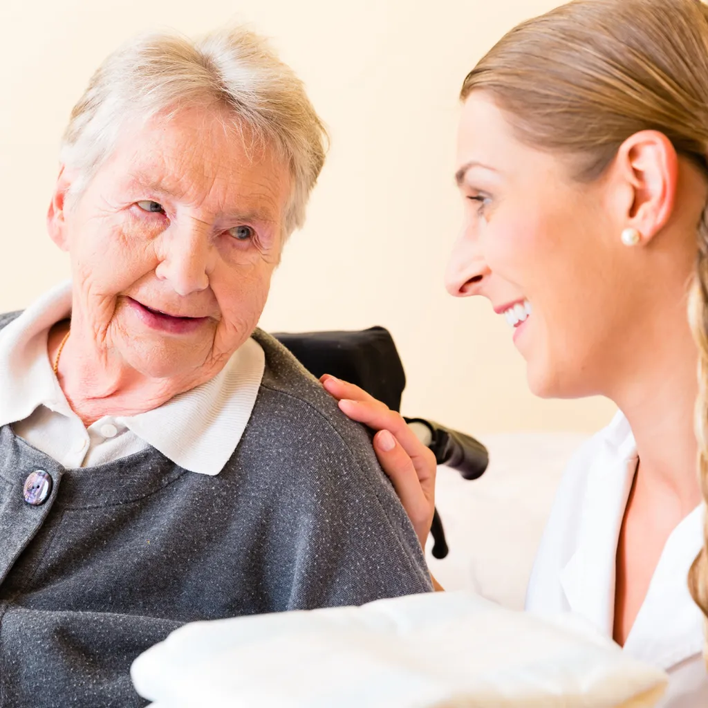 Quels différence entre une assistante de vie et une aide à domicile ?