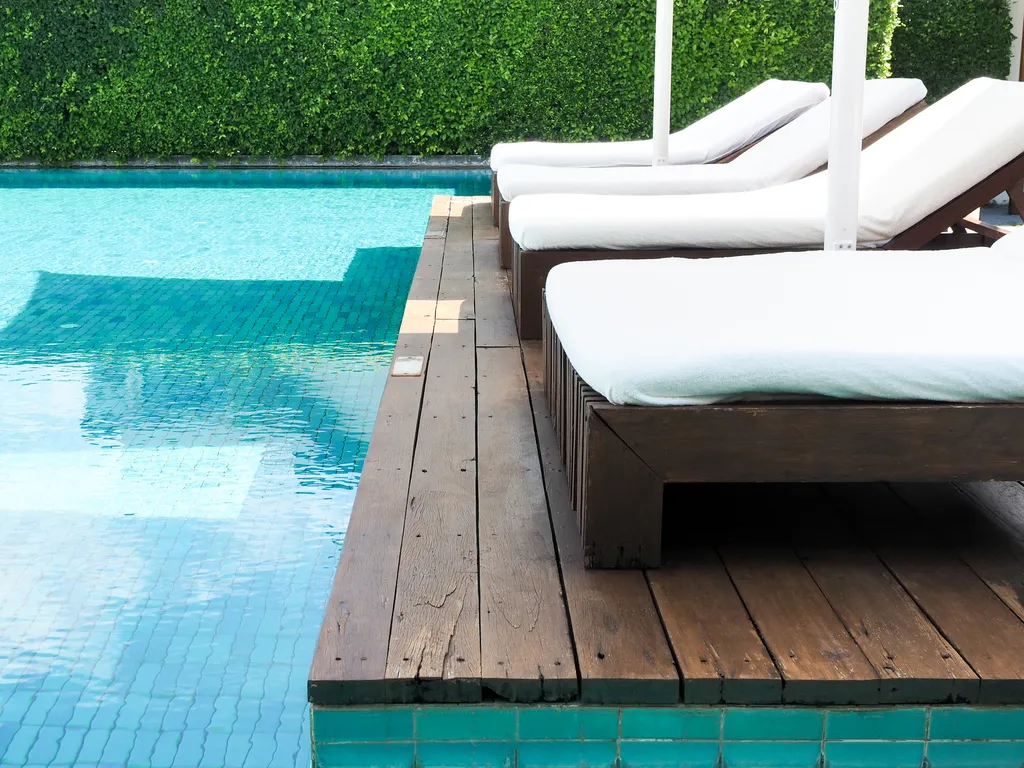 Installation de coffret électrique de filtration sur une piscine à Libourne : raccordement de pompe et horloge de programmation vers Castillon