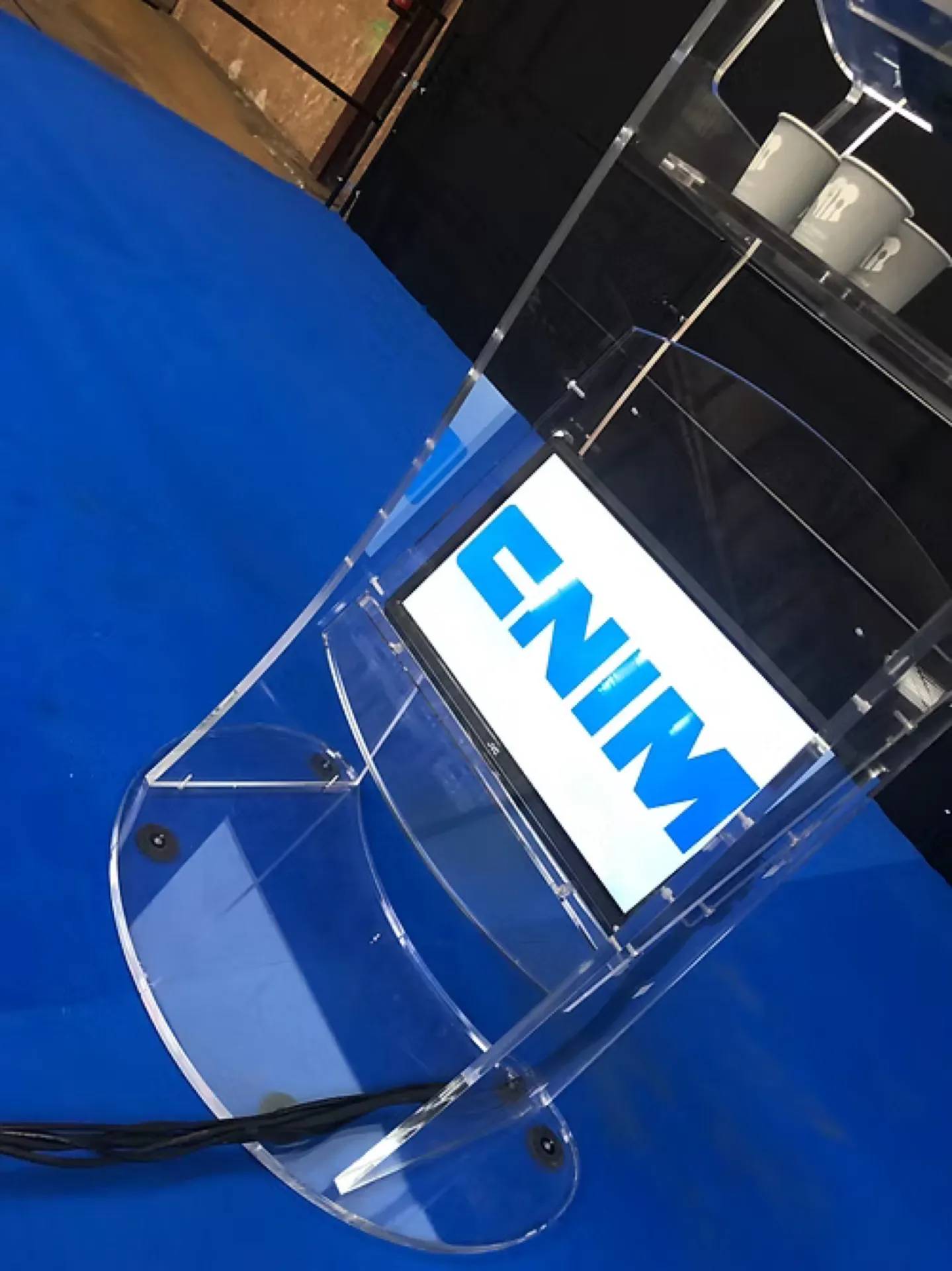 PUPITRE PLEXI CONNECTE ECRANS 19' INCLUS FACE AVANT & INTERIEUR PUP