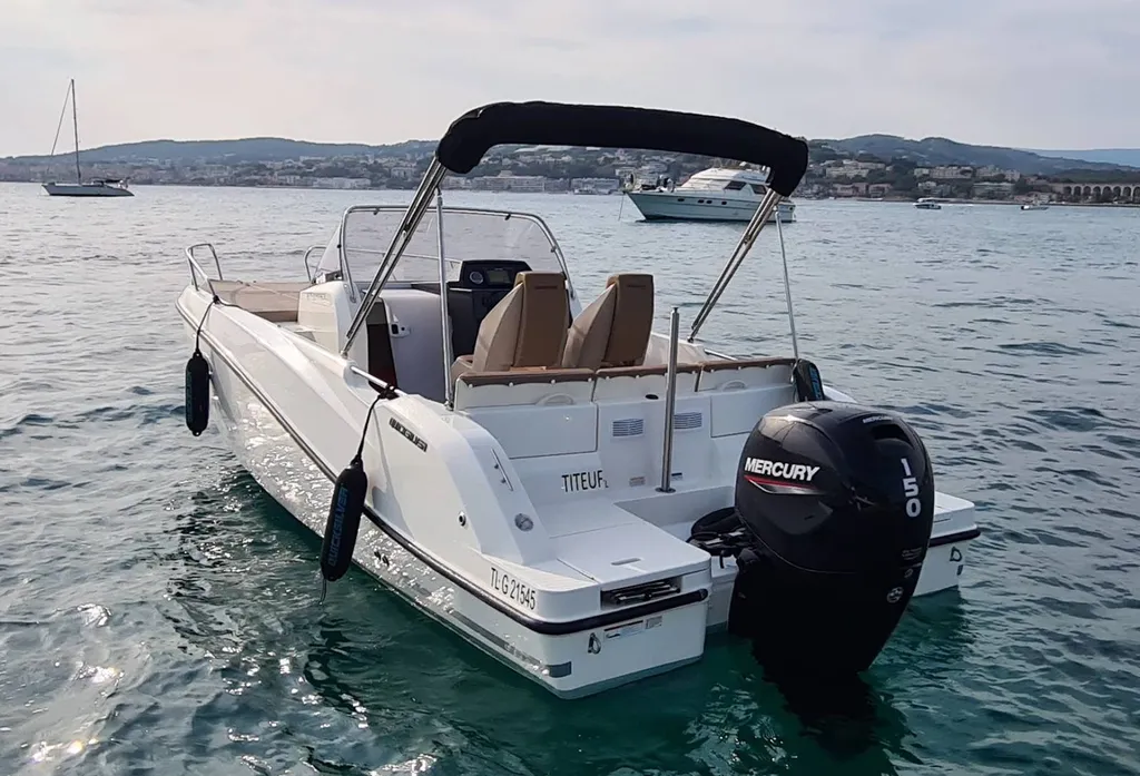Bateau à moteur rigide en location à Bandol