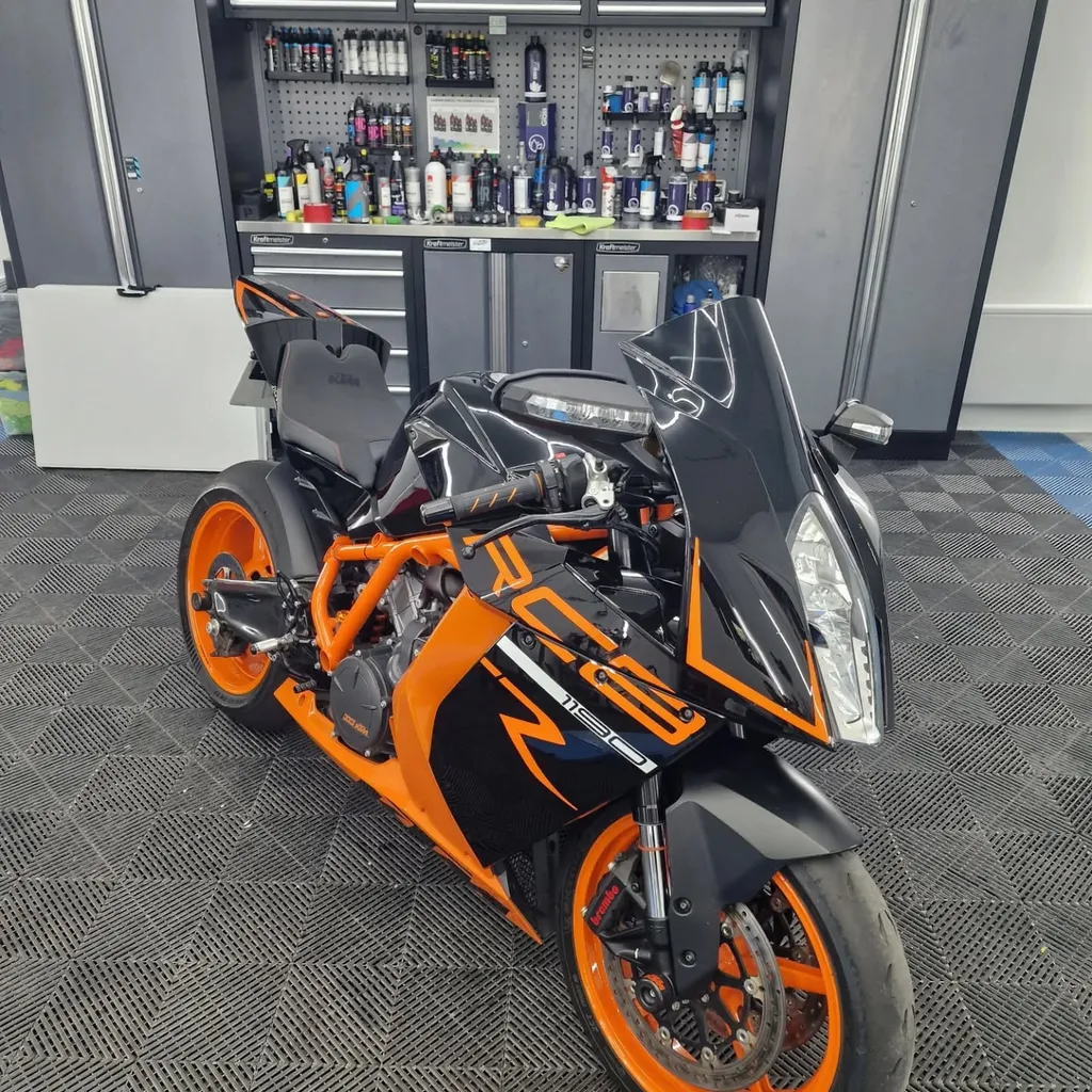 Pose de film PPF moto et protection esthétique près de Caen