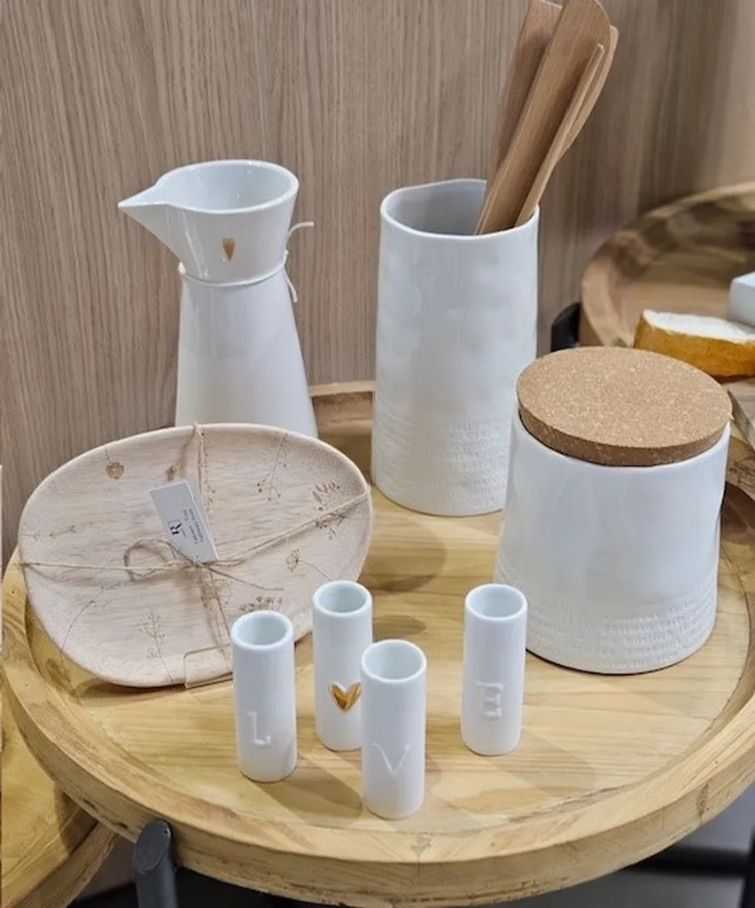 Vente de décoration en porcelaine blanche de la marque Räder fait main à Saint-Étienne-du-Bois proche de Bourg-en-Bresse