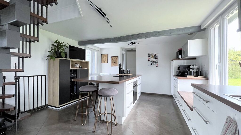 cuisine ouverte aménagée et équipée