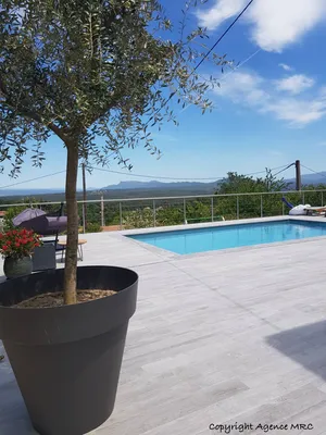 Architecte Paysagiste Auriol pour aménagement jardin, terrasses bois et bassin moins de 10m2 : Agence MRC