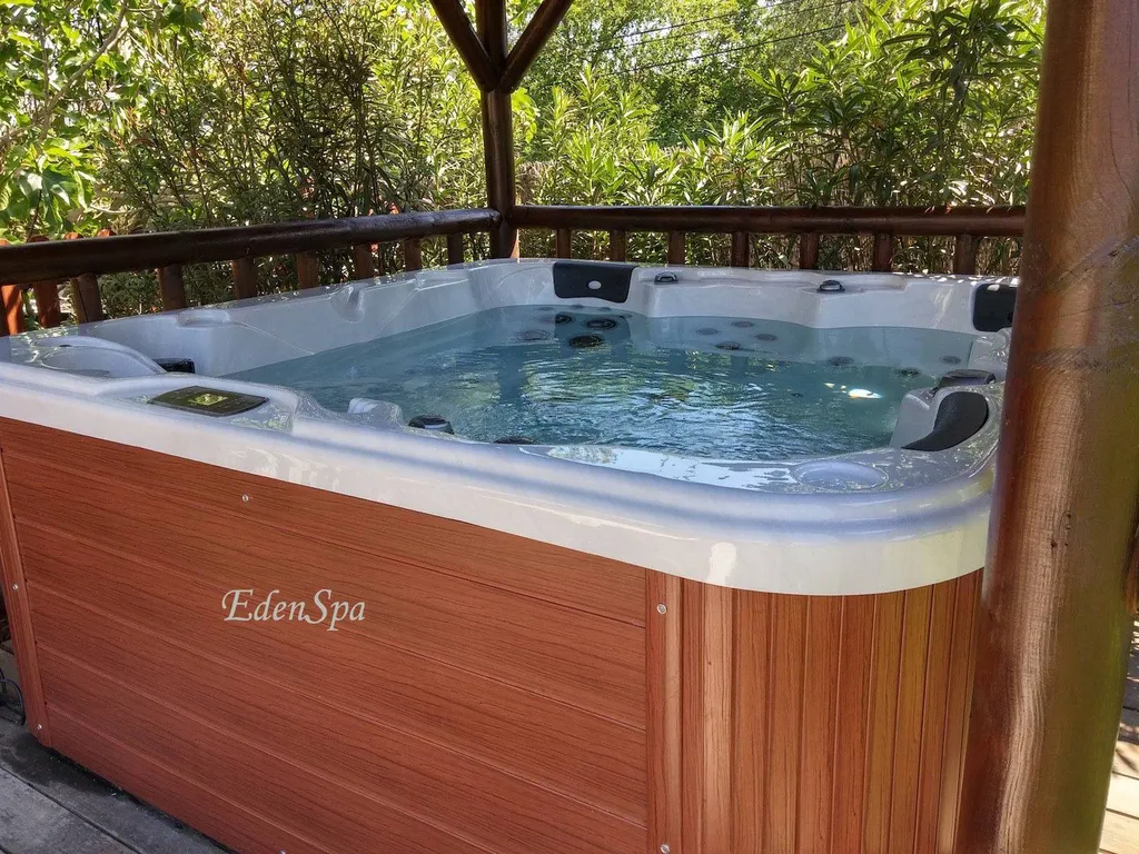 spa 5 places fuveau abrité