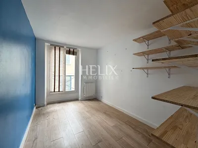 A vendre centre ville à Saint Germain en Laye un appartement avec deux chambres. 