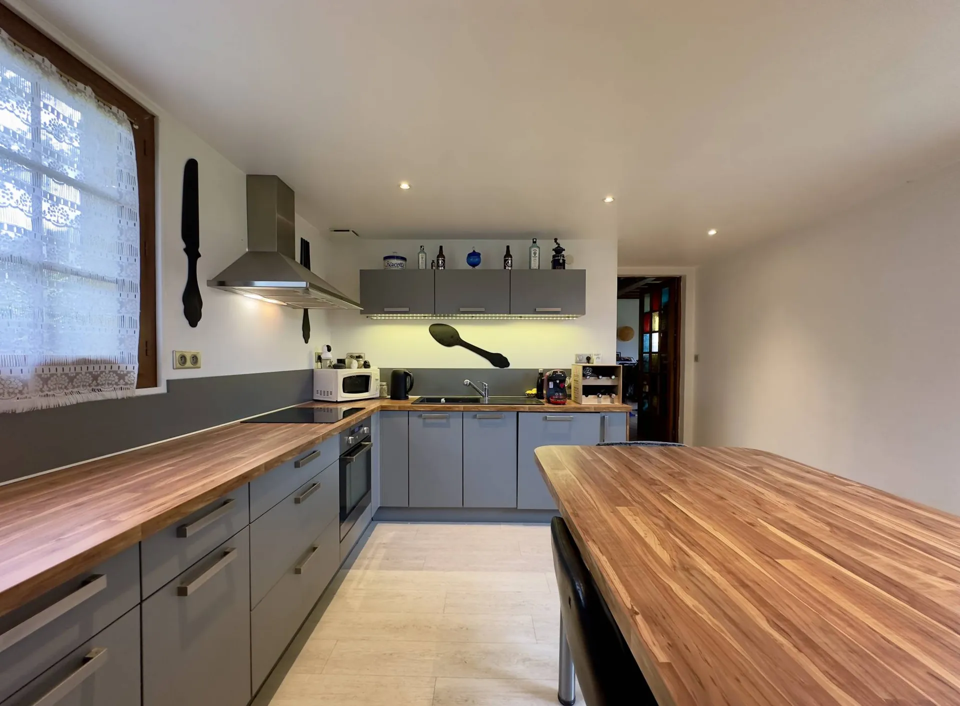 Maison en bordure de voie verte de 134m² avec Terrain de 1439m² – Plain-Pied et Potentiel d’Agrandissement dans un Cadre Paisible.