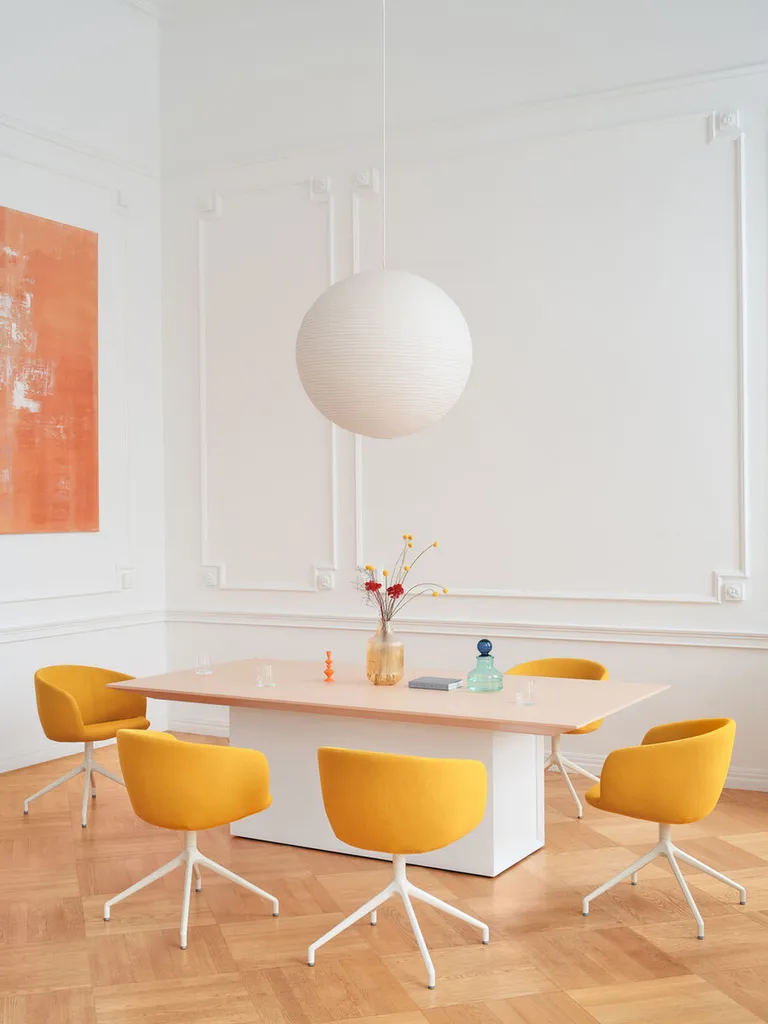 La table de réunion Grow avec en plateau bois électrifié et modulable pour entreprises à Marseille, Toulon et toute la région PACA