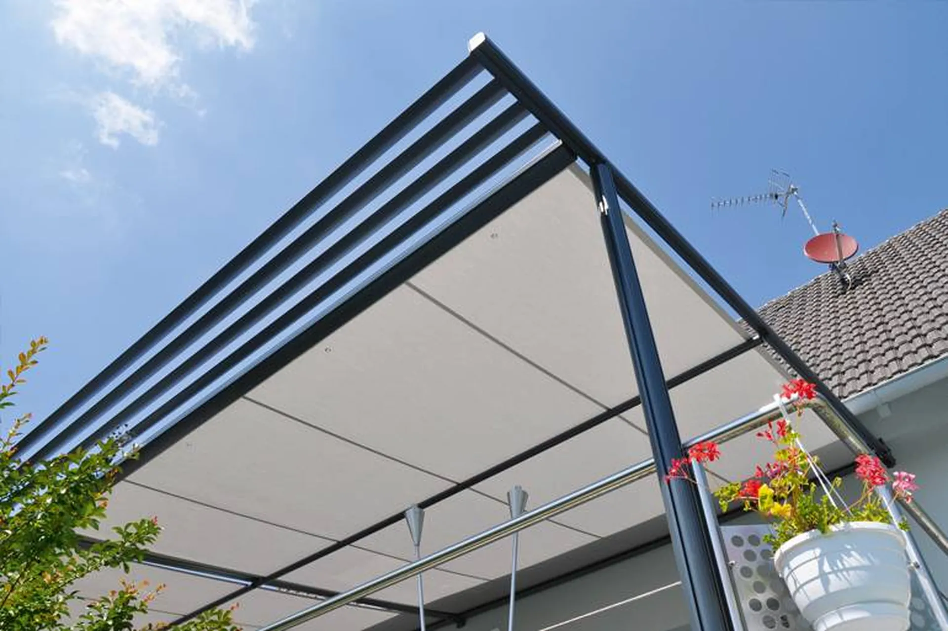 Pose de vitrage et de store pour pergola bioclimatique Aix-En-Provence