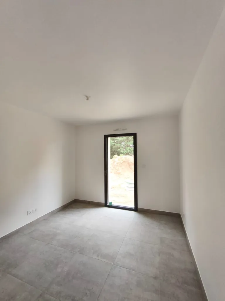 Peinture par protection airless dans une maison neuve entre ROUEN et ÉVREUX 