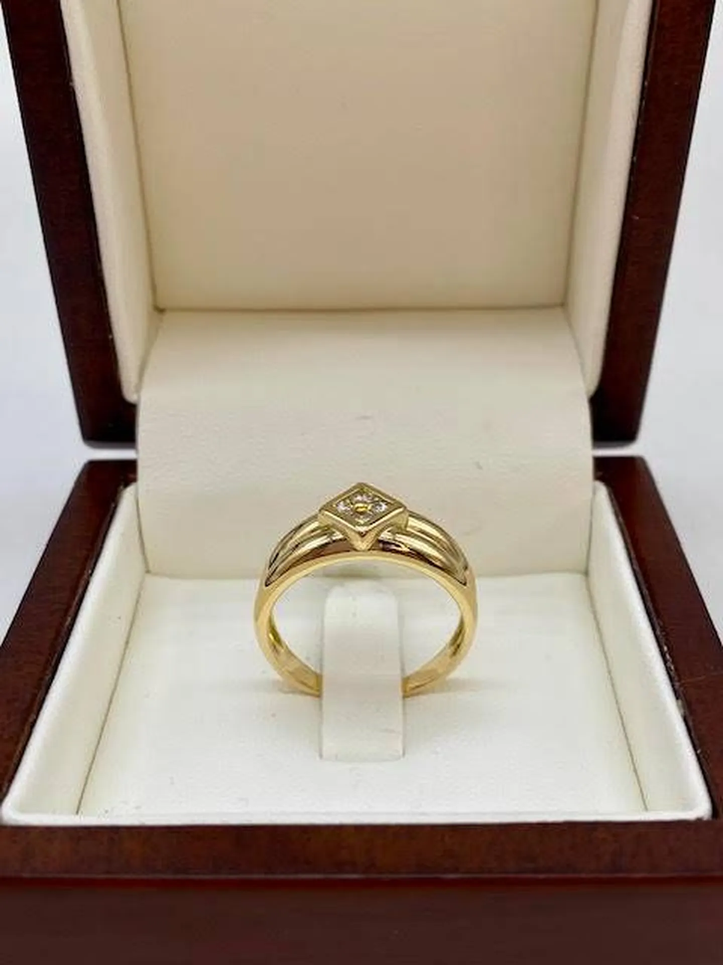 Luxe Gironde : La Bague Double Jonc en Or et Diamants de la Bijouterie Or Ligne