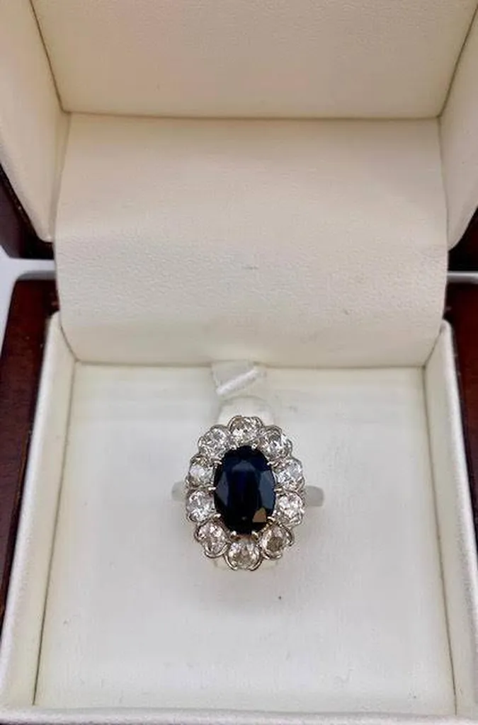 Heritage de Luxe: La Bague Pompadour Or Blanc à La Teste de Buch chez Or Ligne