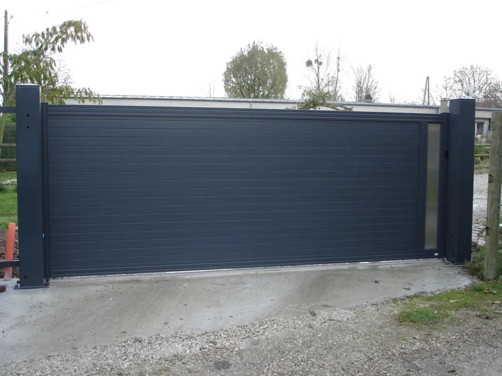 Portail coulissant sur rail Alu