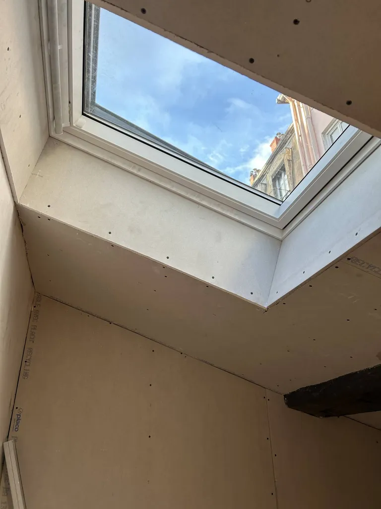 Rénovation intérieure avec isolation en fibre de bois et fibre de verre sur murs et plafonds proche Villefranche-sur-Saône 69