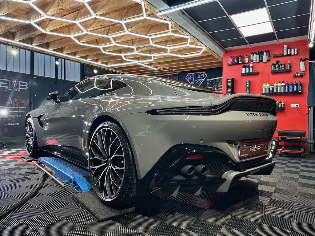 Protection Film PPF et traitement céramique carrosserie Aston Martin Vantage 