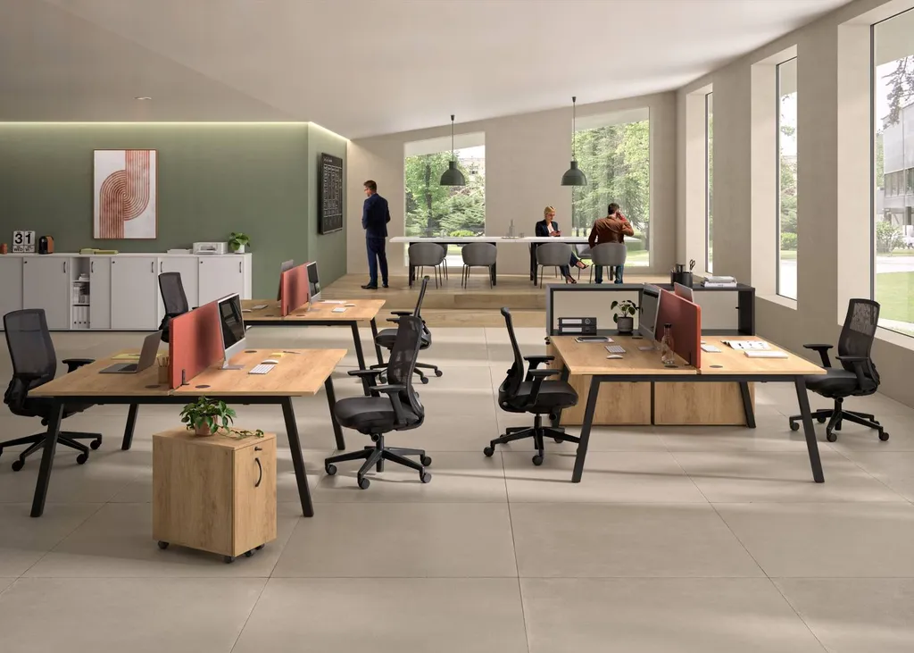 Mobilier de bureau ergonomique installé dans un open-space à Montpellier