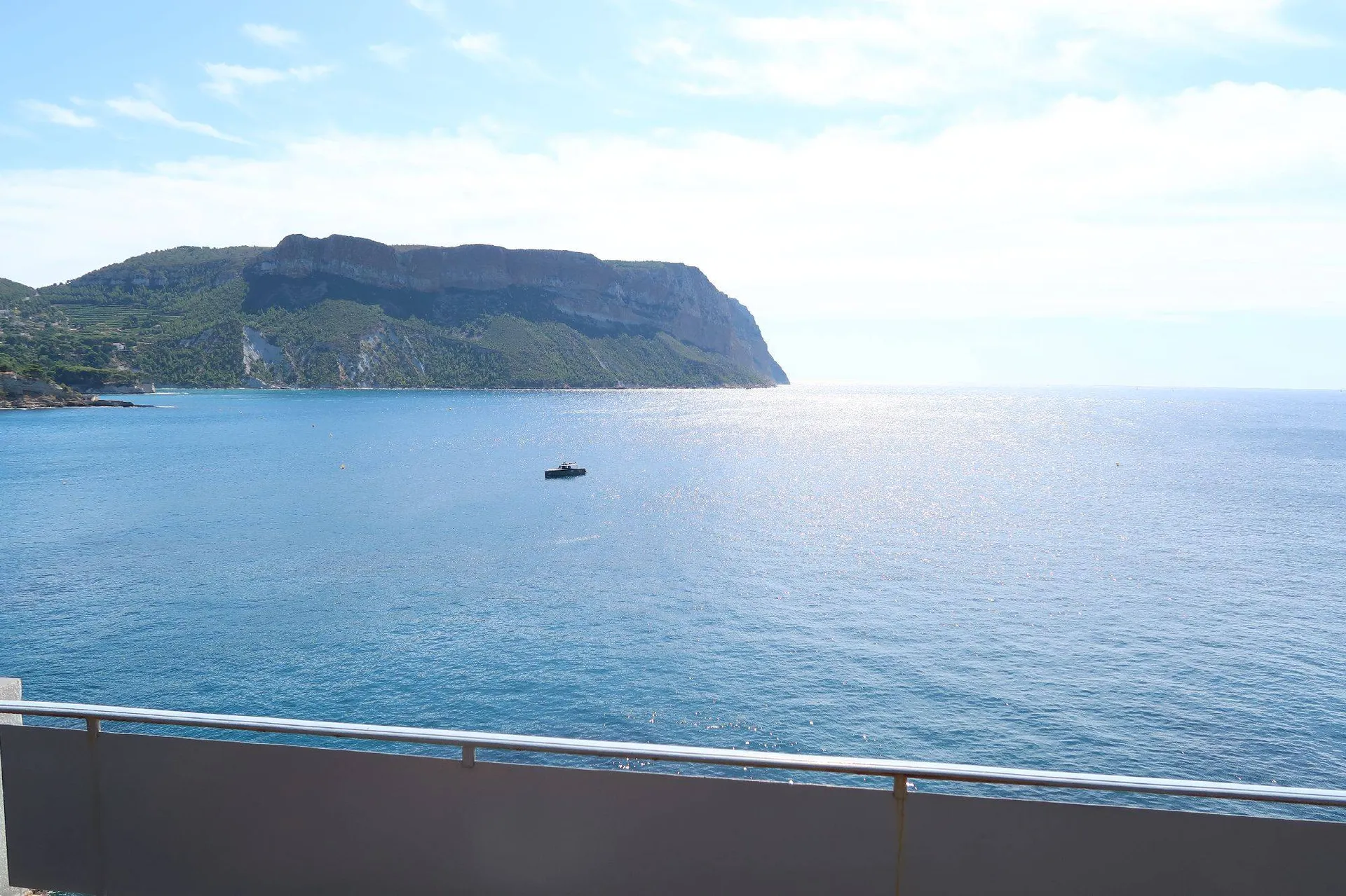 Cassis Emplacement unique pieds dans l'eau