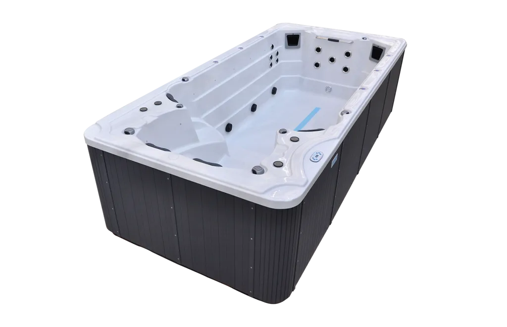 Intérieur du spa de nage BE SPA Jade avec buses d’hydromassage et espace de relaxation intégré