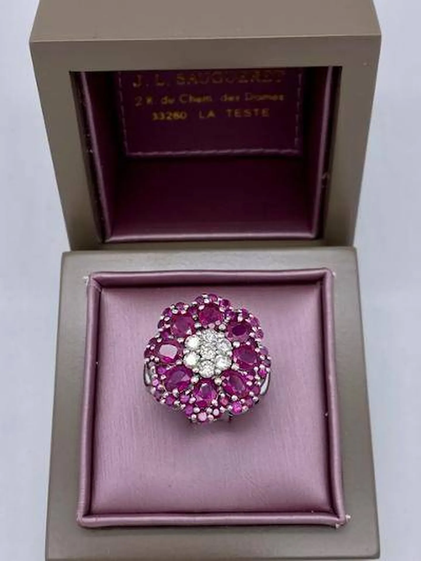 Bague forme fleur or blanc 750/1000ème rubis et diamants occasion Or Ligne Bordeaux Bassin d'Arcachon