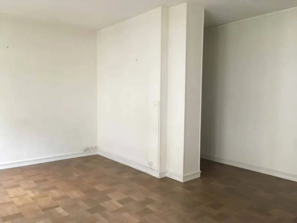 Situé au 11 rue Armand Carrel à Rouen