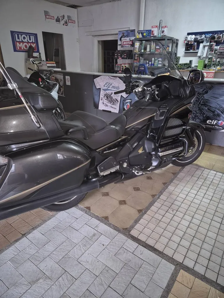 HONDA GL 1800 GOLD WING