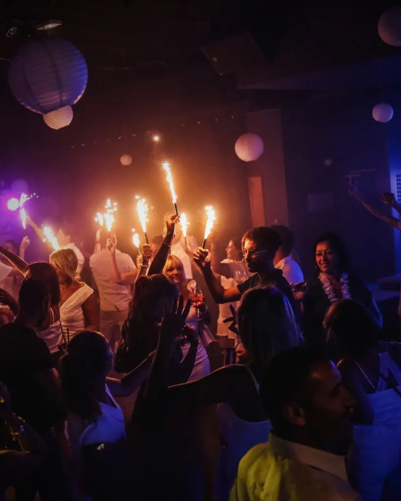 Bienvenue au restaurant festif le Mÿ, la bonne adresse qui allie restauration et clubbing dans un cadre unique au cœur du Parc Technologique de Lyon à Saint-Priest