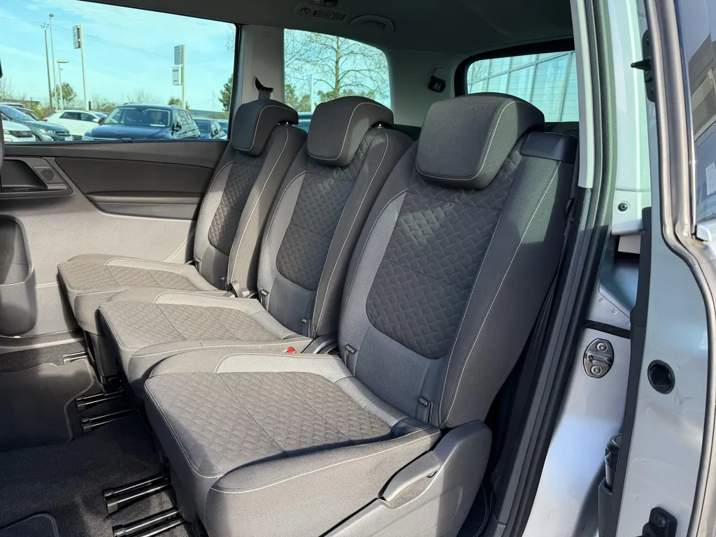 Achat Volkswagen Sharan occasion proche Le Havre : monospace familial 7 places avec boîte automatique DSG6 à La Frénaye