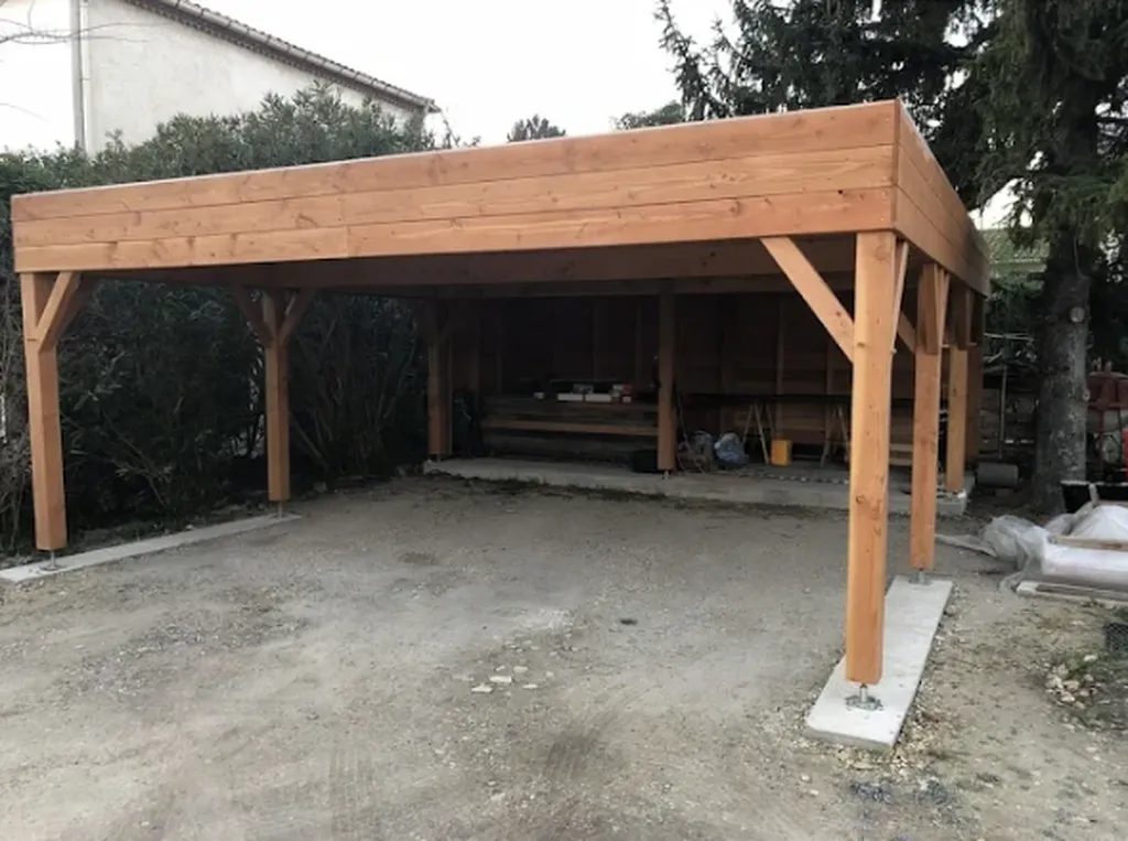 Carport en bois Douglas à Montpellier Nord : construction et pose par RC Construction Bois