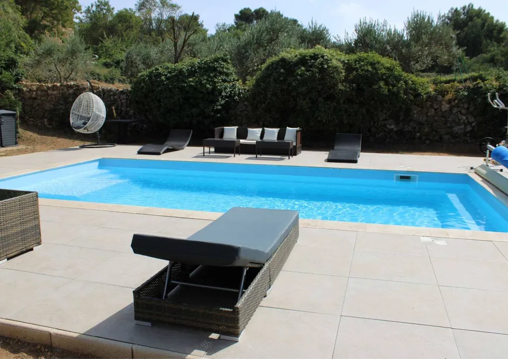 Piscine avec terrassement